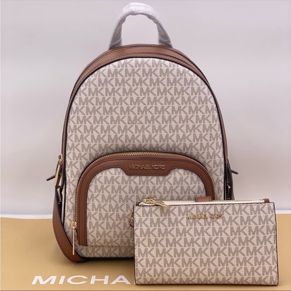MICHAEL KORS JAYCEE MEDIUM
BACKPACK and Wallet Set VANILLA New - Picture 2 of 14
